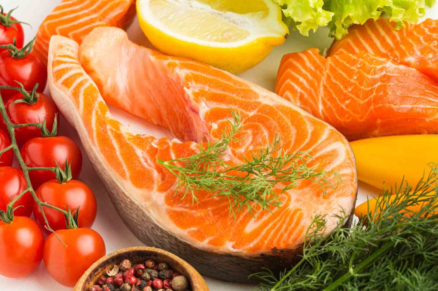Cá hồi cung cấp nguồn omega-3 giúp điều trị gan nhiễm mỡ