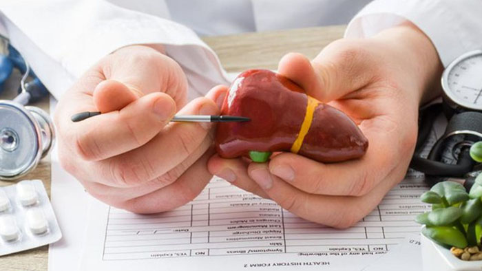 Nổi mề đay, mẩn đỏ có thể là dấu hiệu chức năng gan suy giảm